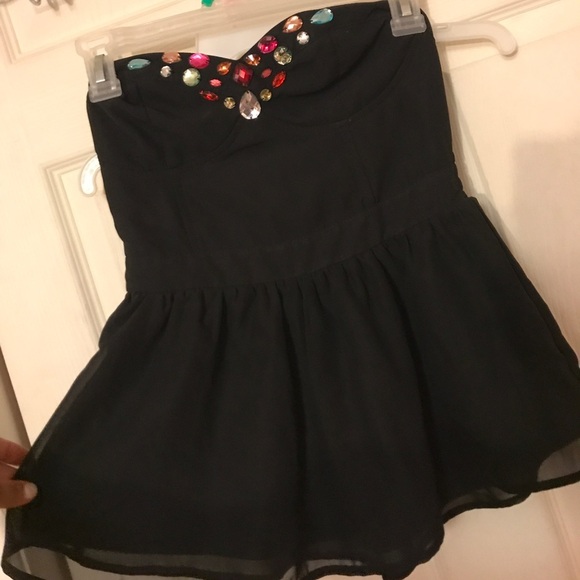 Strapless black top! - Picture 4 of 8